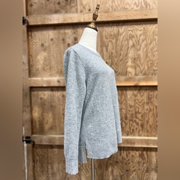 Halogen 100% Cashmere Sweater Crewneck Pullover Side Vent Gray Woman’s Size L - Picture 2 of 10